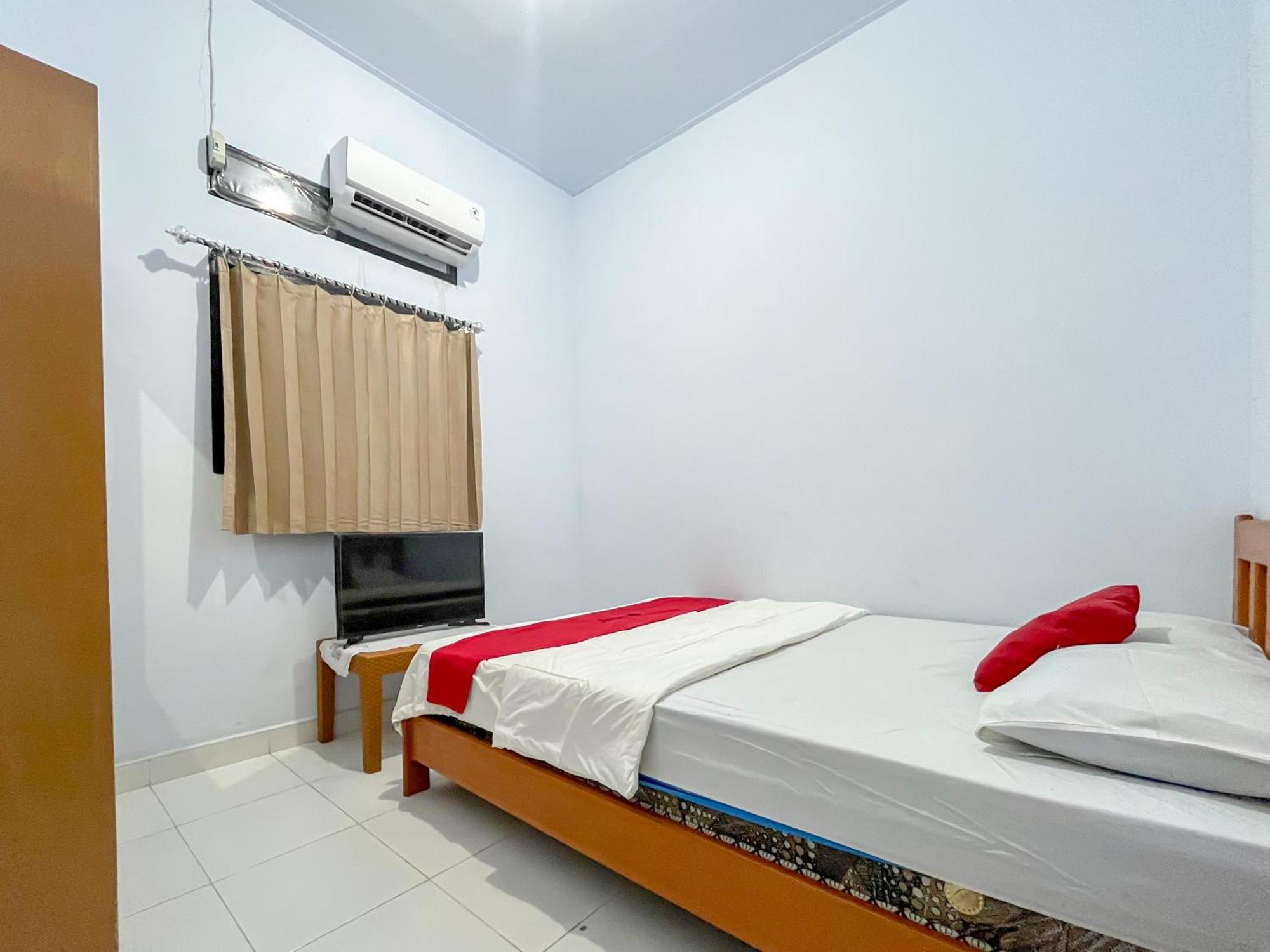 Reddoorz Syariah At Home Ampana Guest House Ampana Kota Ngoại thất bức ảnh