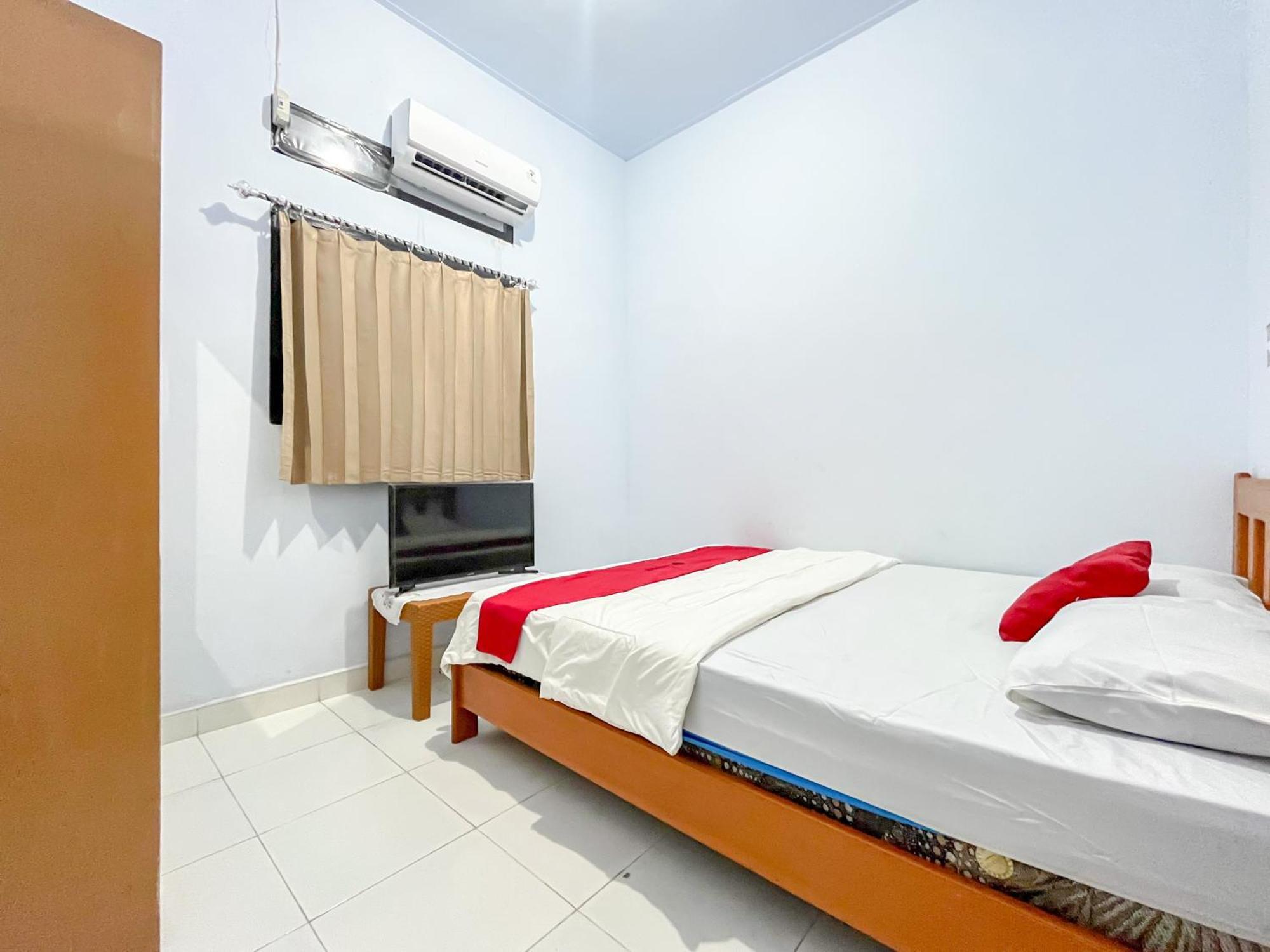 Reddoorz Syariah At Home Ampana Guest House Ampana Kota Ngoại thất bức ảnh