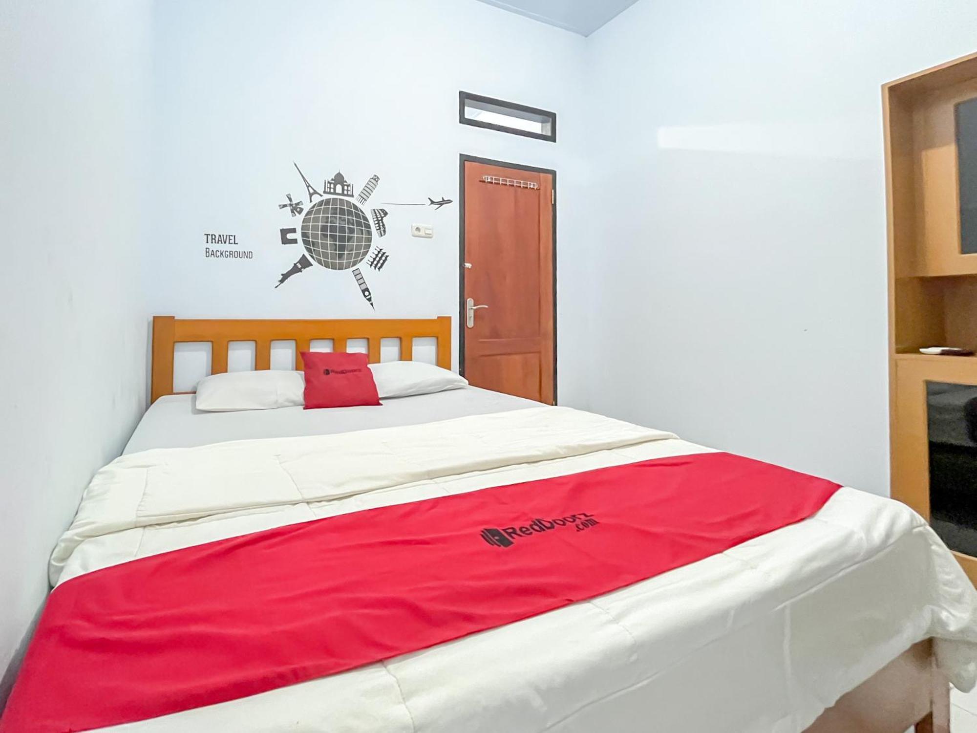 Reddoorz Syariah At Home Ampana Guest House Ampana Kota Ngoại thất bức ảnh