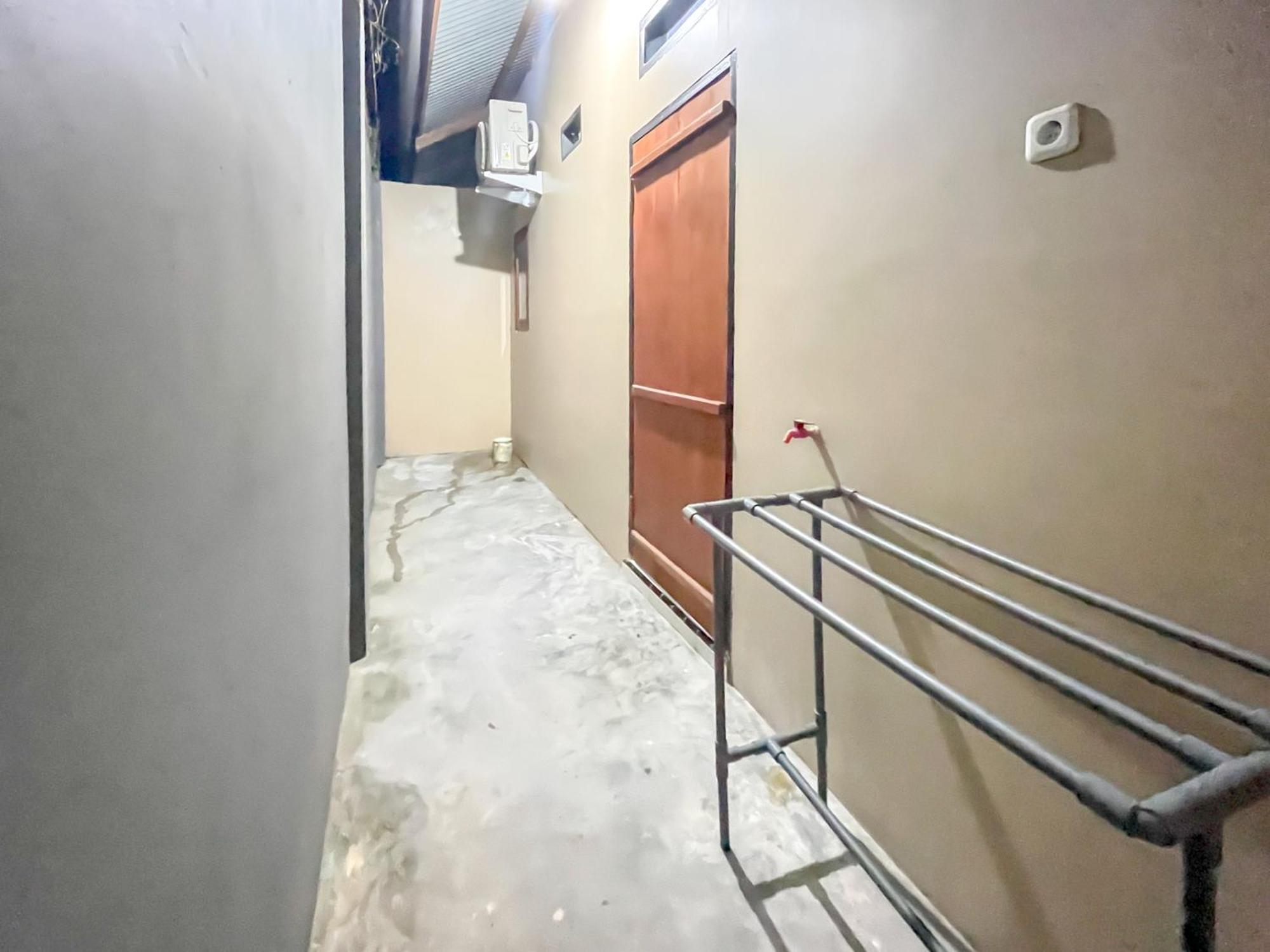 Reddoorz Syariah At Home Ampana Guest House Ampana Kota Ngoại thất bức ảnh
