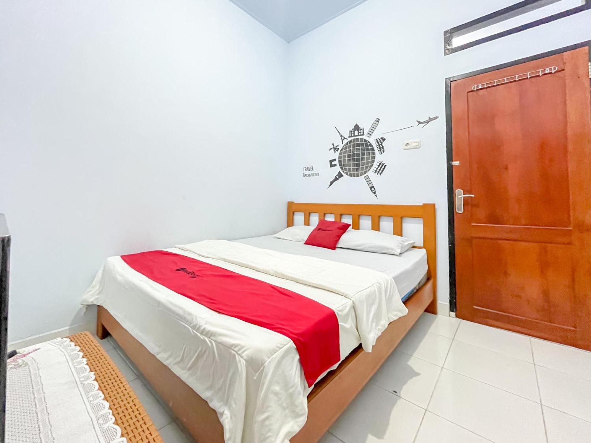 Reddoorz Syariah At Home Ampana Guest House Ampana Kota Ngoại thất bức ảnh