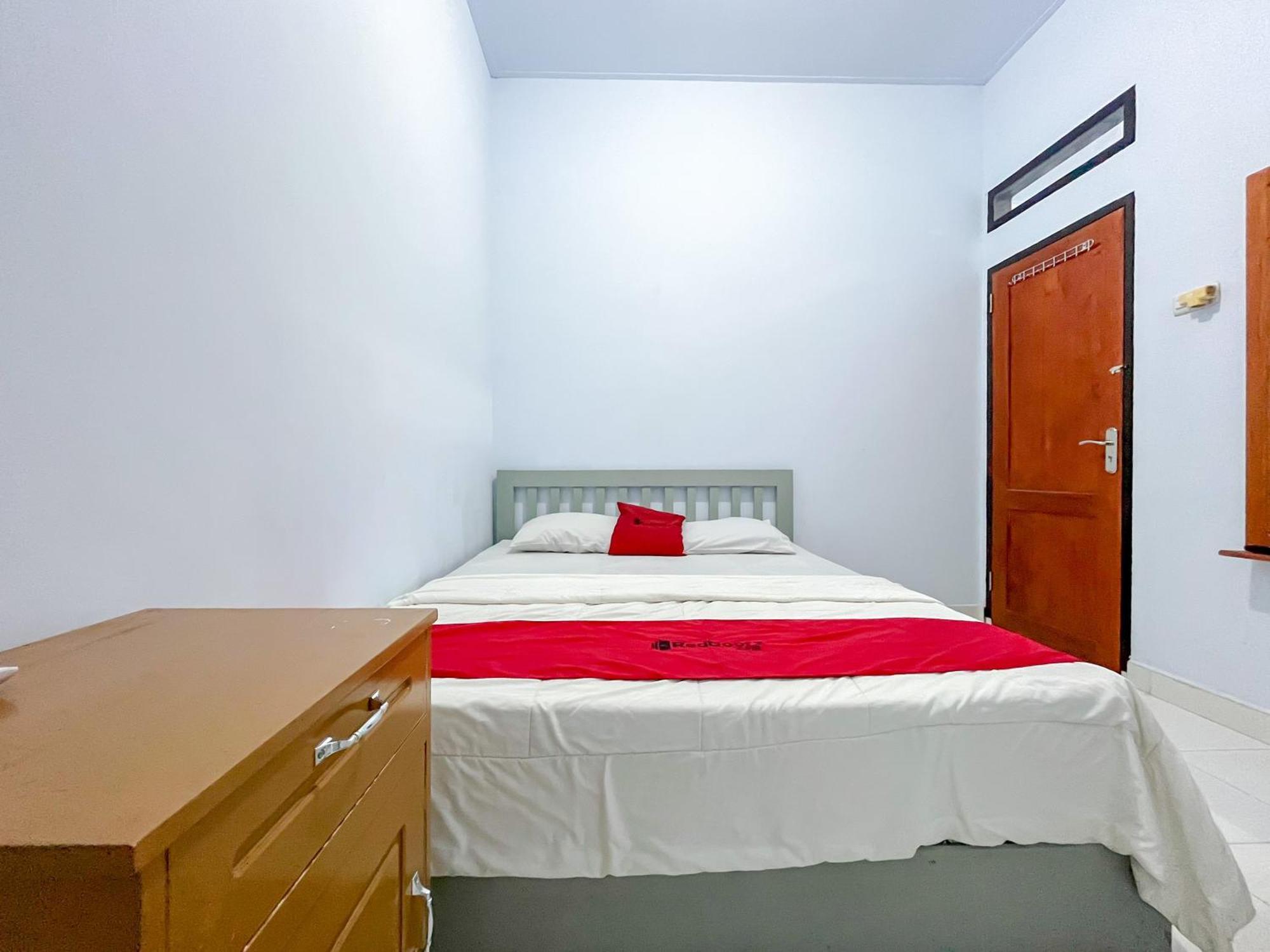 Reddoorz Syariah At Home Ampana Guest House Ampana Kota Ngoại thất bức ảnh
