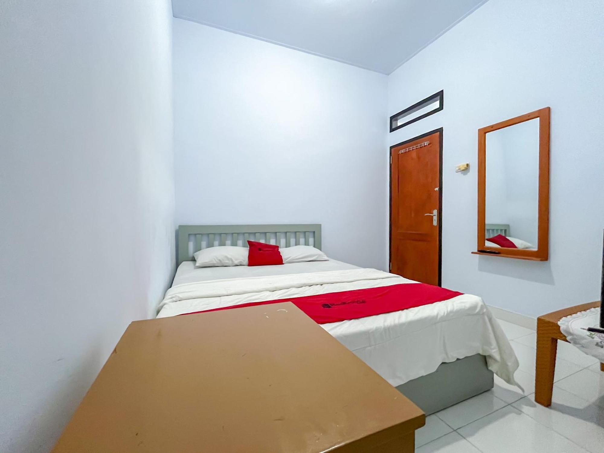 Reddoorz Syariah At Home Ampana Guest House Ampana Kota Ngoại thất bức ảnh