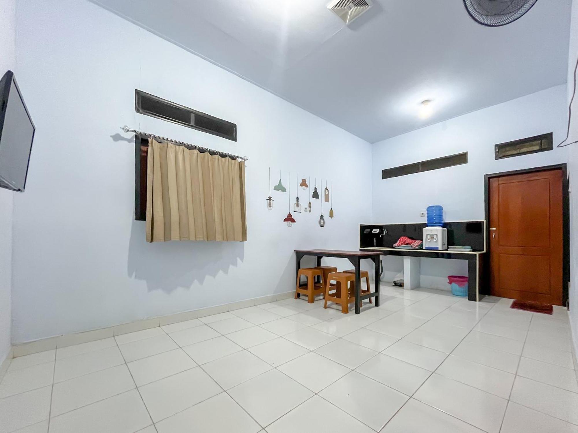 Reddoorz Syariah At Home Ampana Guest House Ampana Kota Ngoại thất bức ảnh