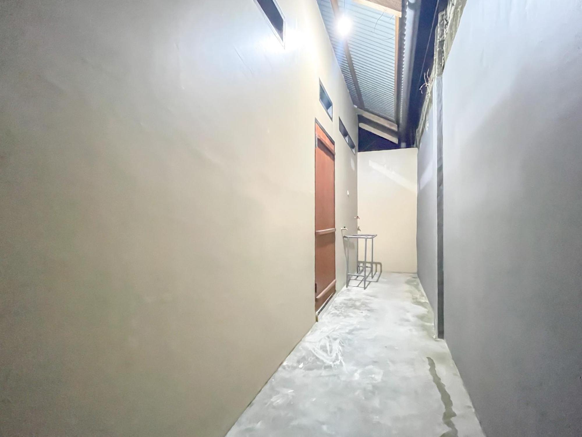 Reddoorz Syariah At Home Ampana Guest House Ampana Kota Ngoại thất bức ảnh