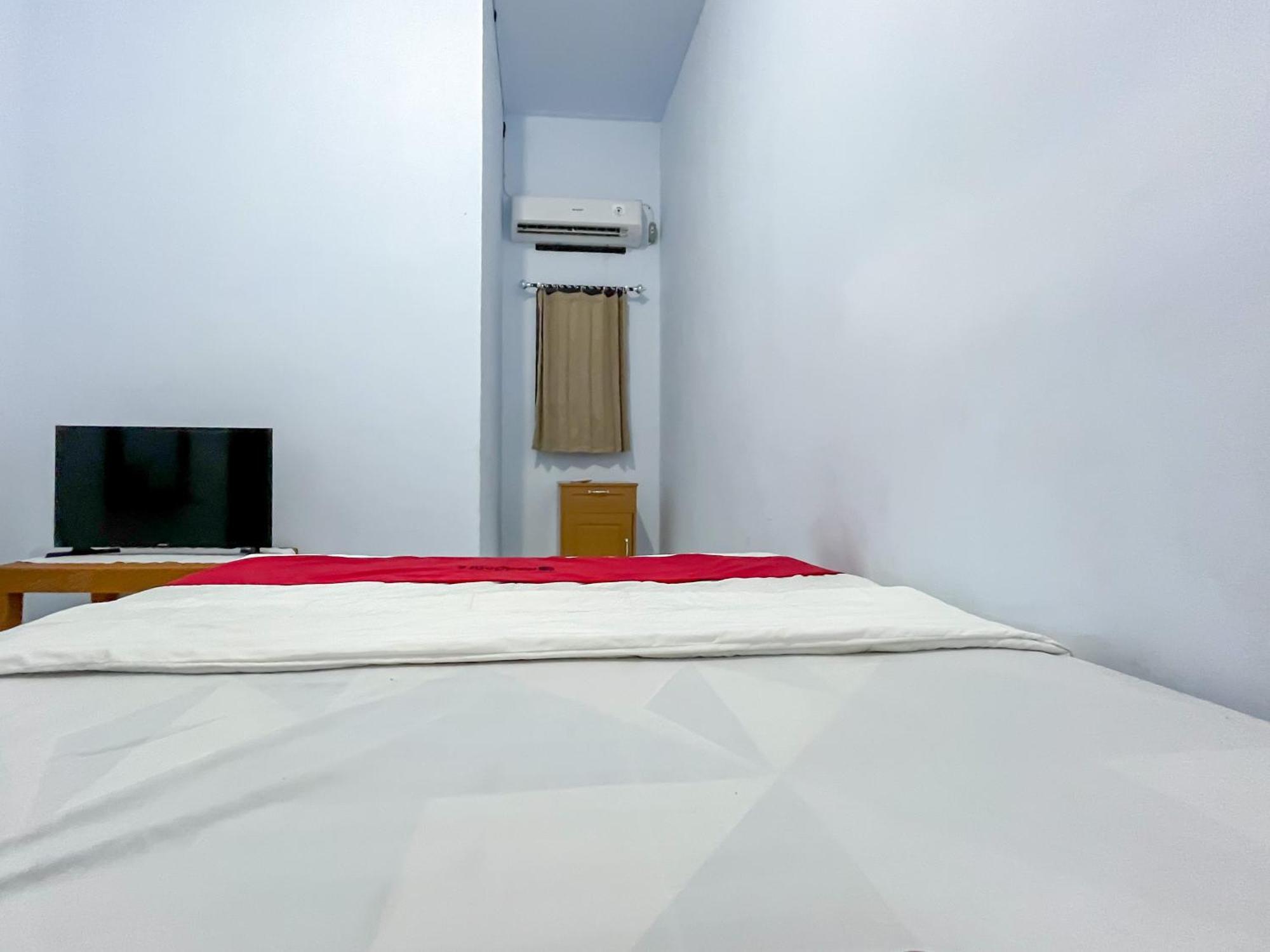 Reddoorz Syariah At Home Ampana Guest House Ampana Kota Ngoại thất bức ảnh