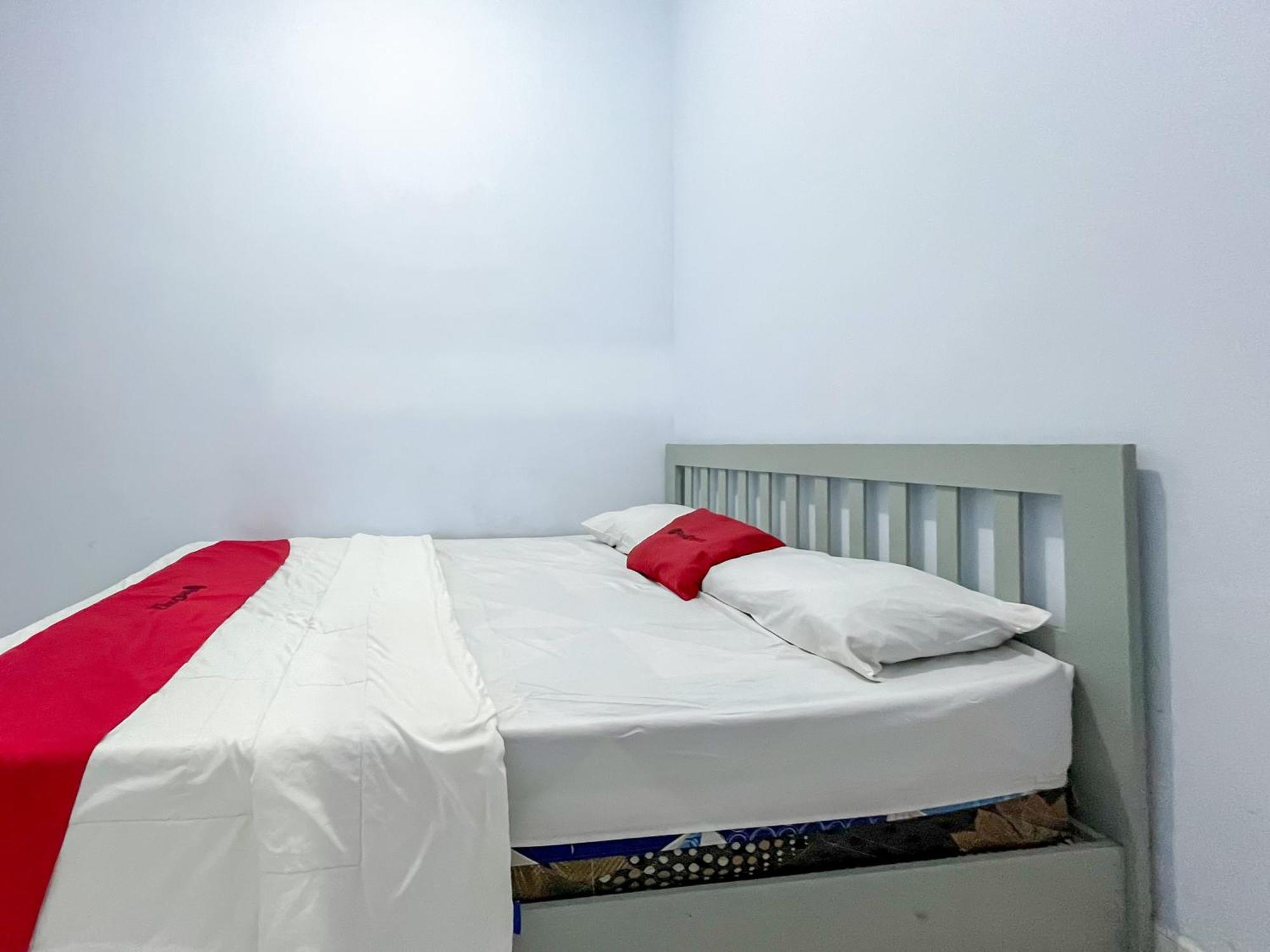 Reddoorz Syariah At Home Ampana Guest House Ampana Kota Ngoại thất bức ảnh