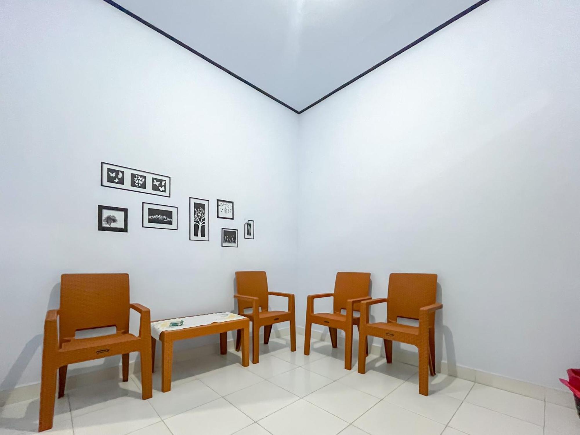 Reddoorz Syariah At Home Ampana Guest House Ampana Kota Ngoại thất bức ảnh