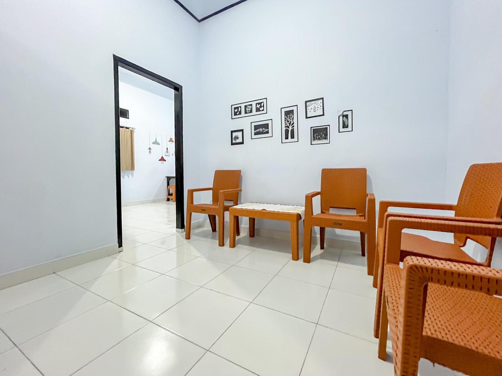 Reddoorz Syariah At Home Ampana Guest House Ampana Kota Ngoại thất bức ảnh