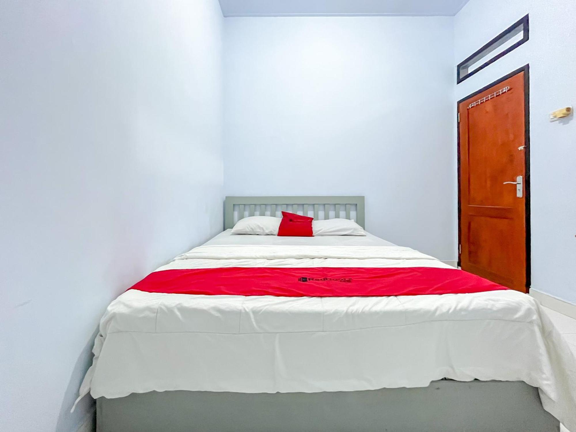 Reddoorz Syariah At Home Ampana Guest House Ampana Kota Ngoại thất bức ảnh