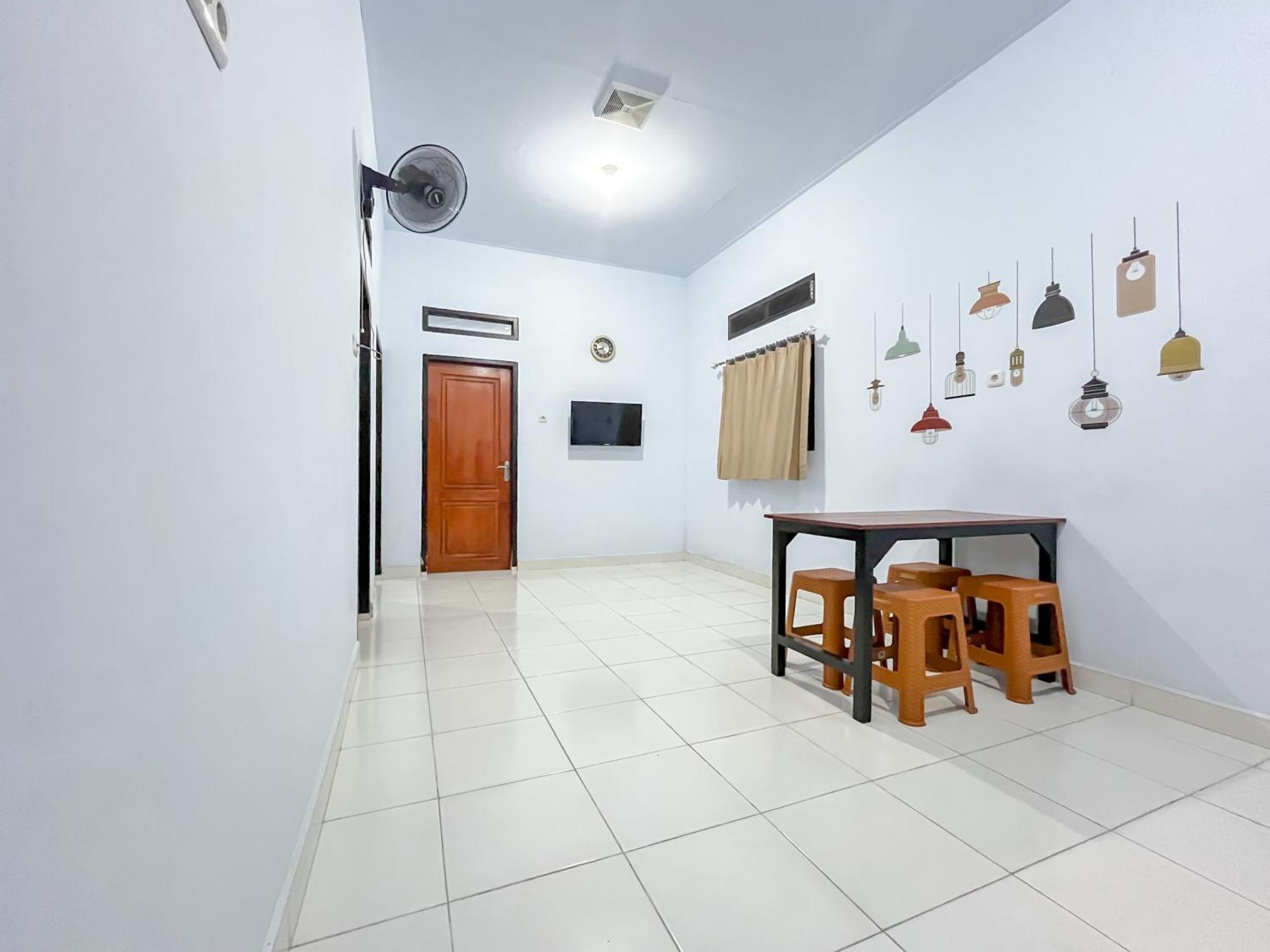 Reddoorz Syariah At Home Ampana Guest House Ampana Kota Ngoại thất bức ảnh