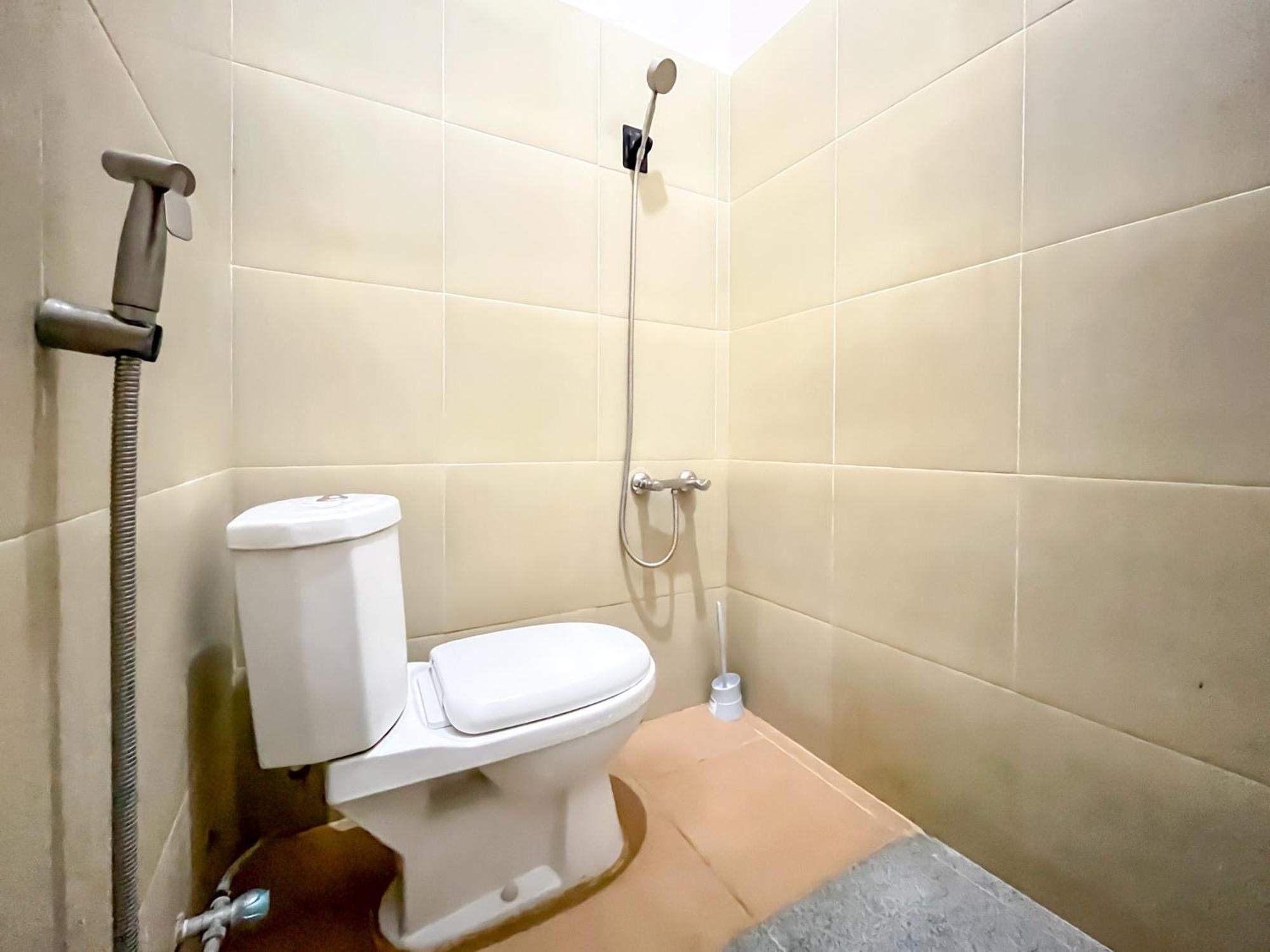 Reddoorz Syariah At Home Ampana Guest House Ampana Kota Ngoại thất bức ảnh