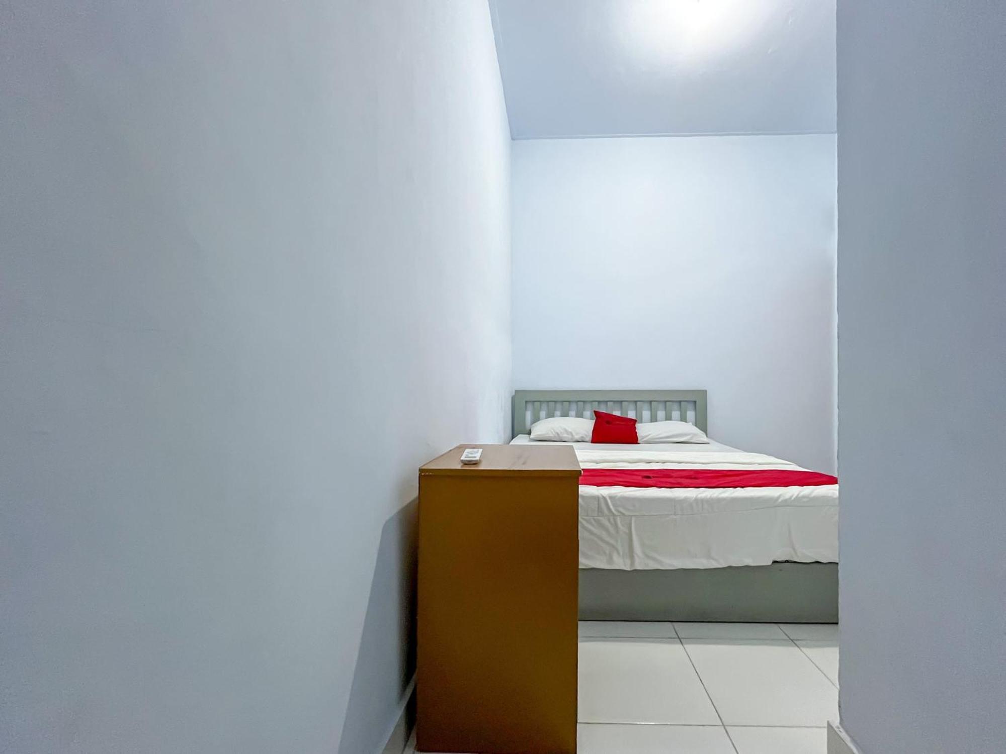 Reddoorz Syariah At Home Ampana Guest House Ampana Kota Ngoại thất bức ảnh