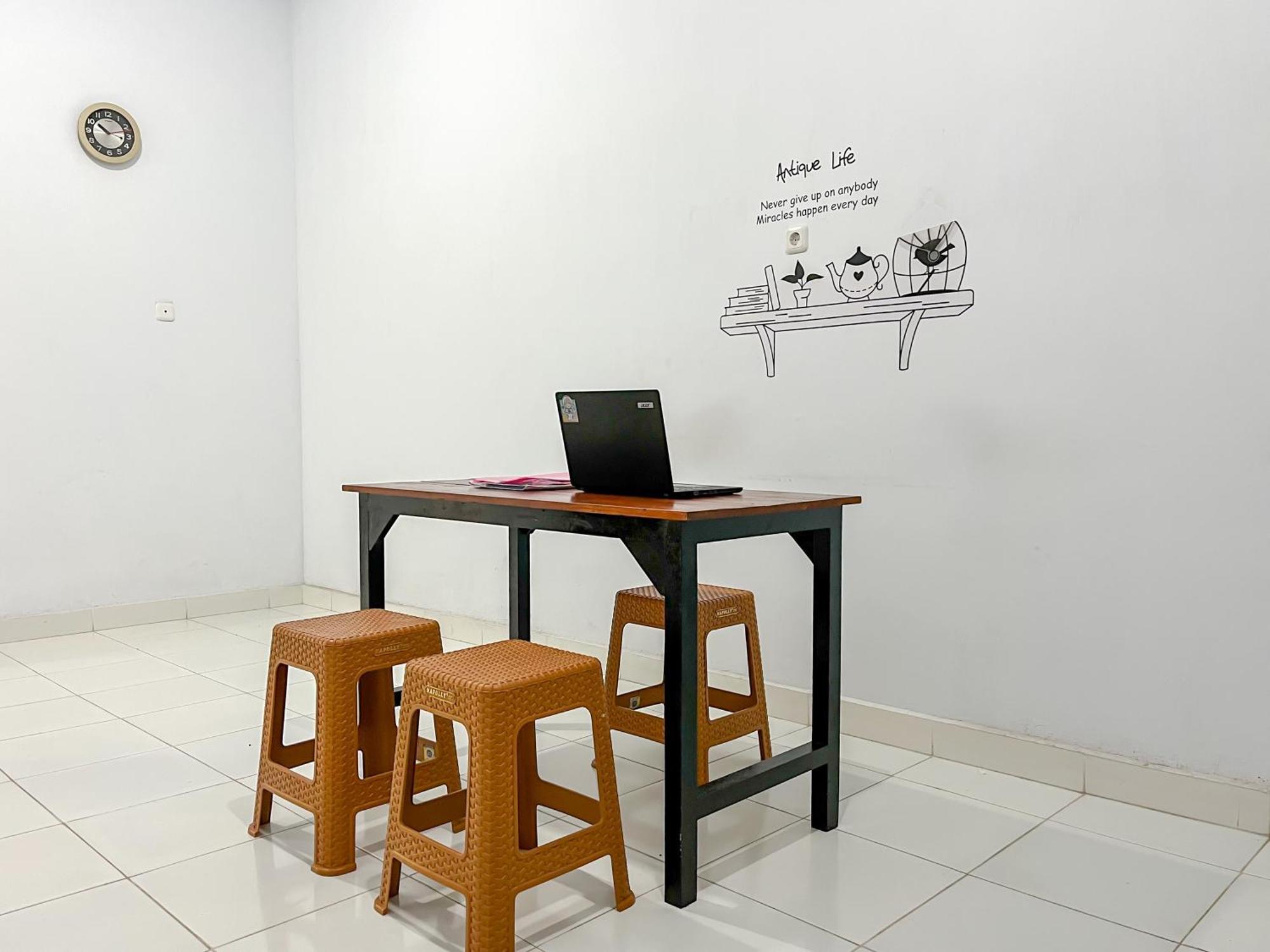 Reddoorz Syariah At Home Ampana Guest House Ampana Kota Ngoại thất bức ảnh