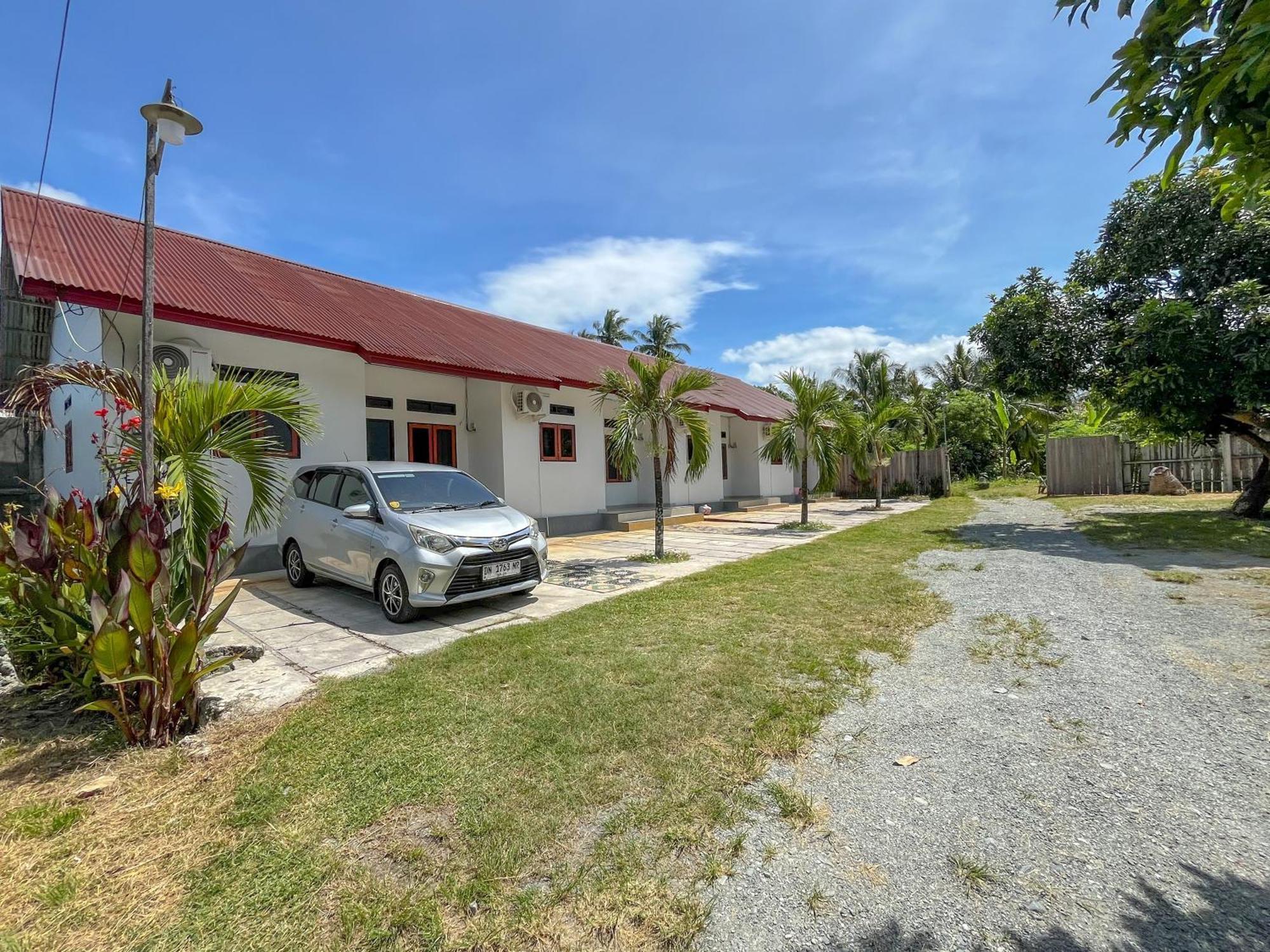 Reddoorz Syariah At Home Ampana Guest House Ampana Kota Ngoại thất bức ảnh
