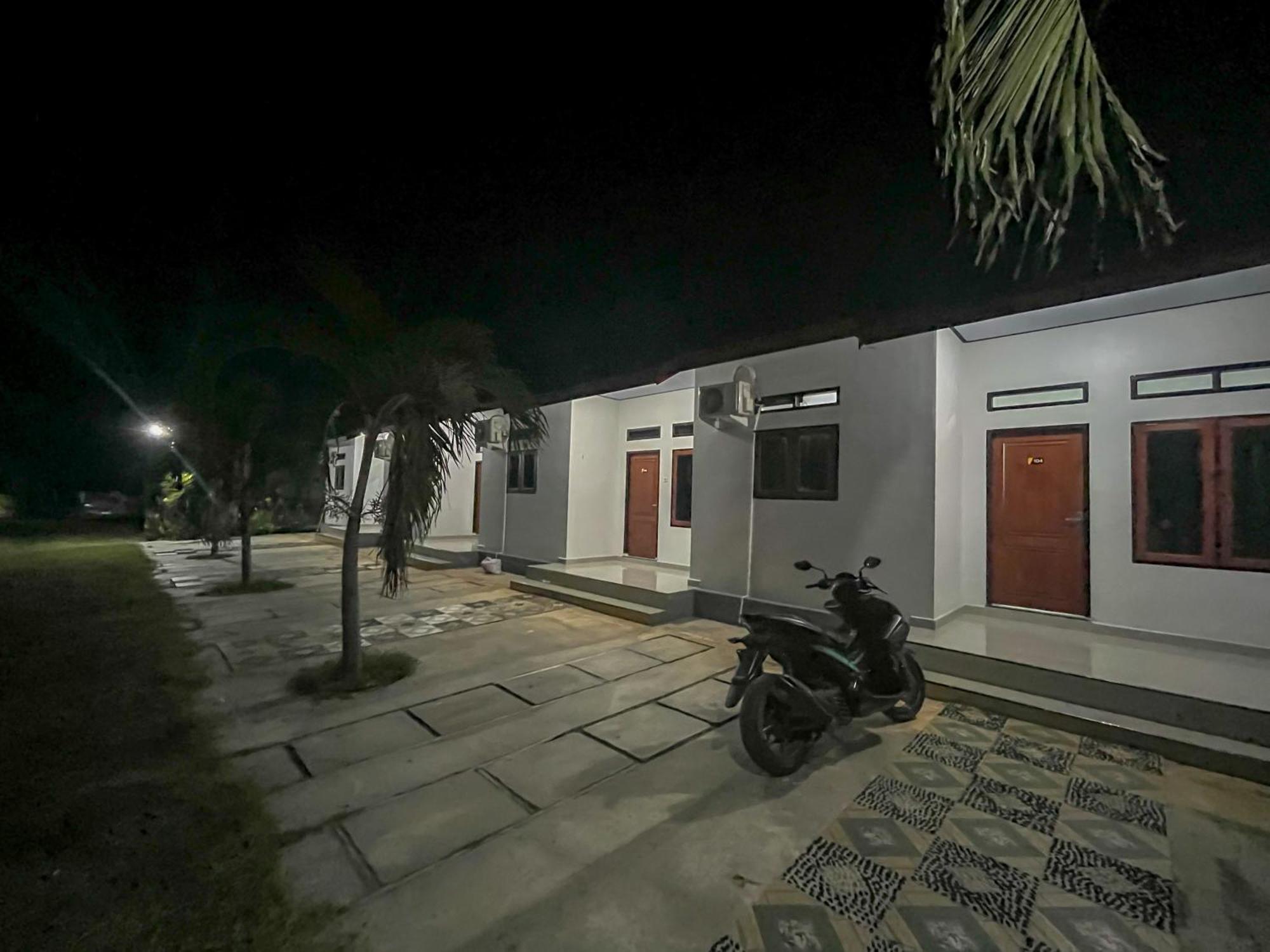 Reddoorz Syariah At Home Ampana Guest House Ampana Kota Ngoại thất bức ảnh