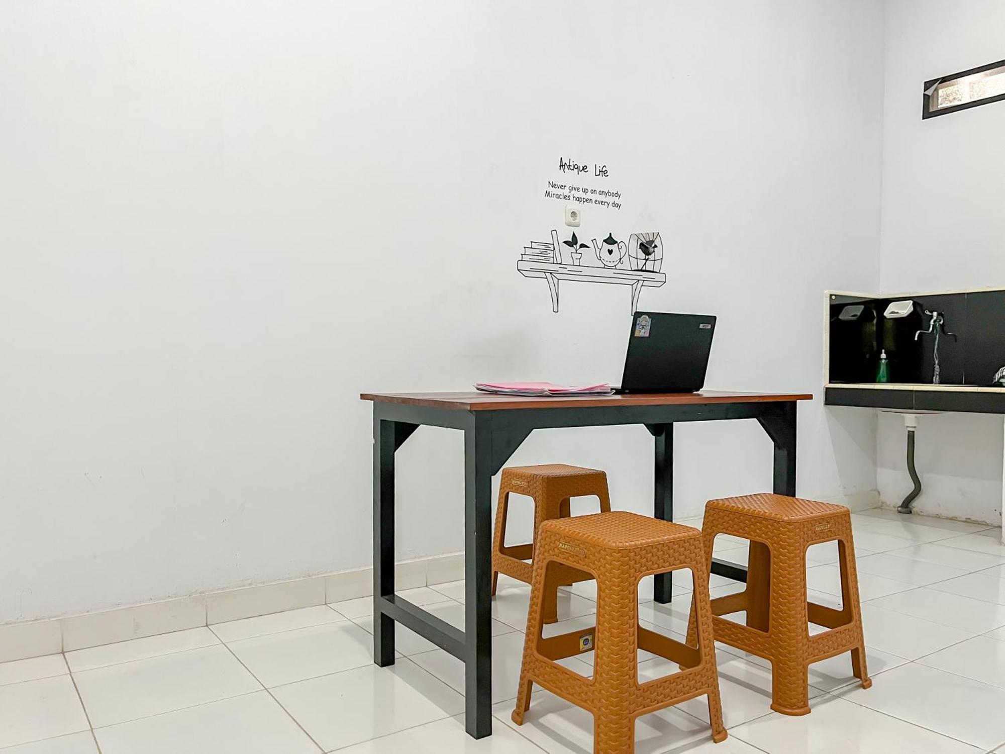 Reddoorz Syariah At Home Ampana Guest House Ampana Kota Ngoại thất bức ảnh